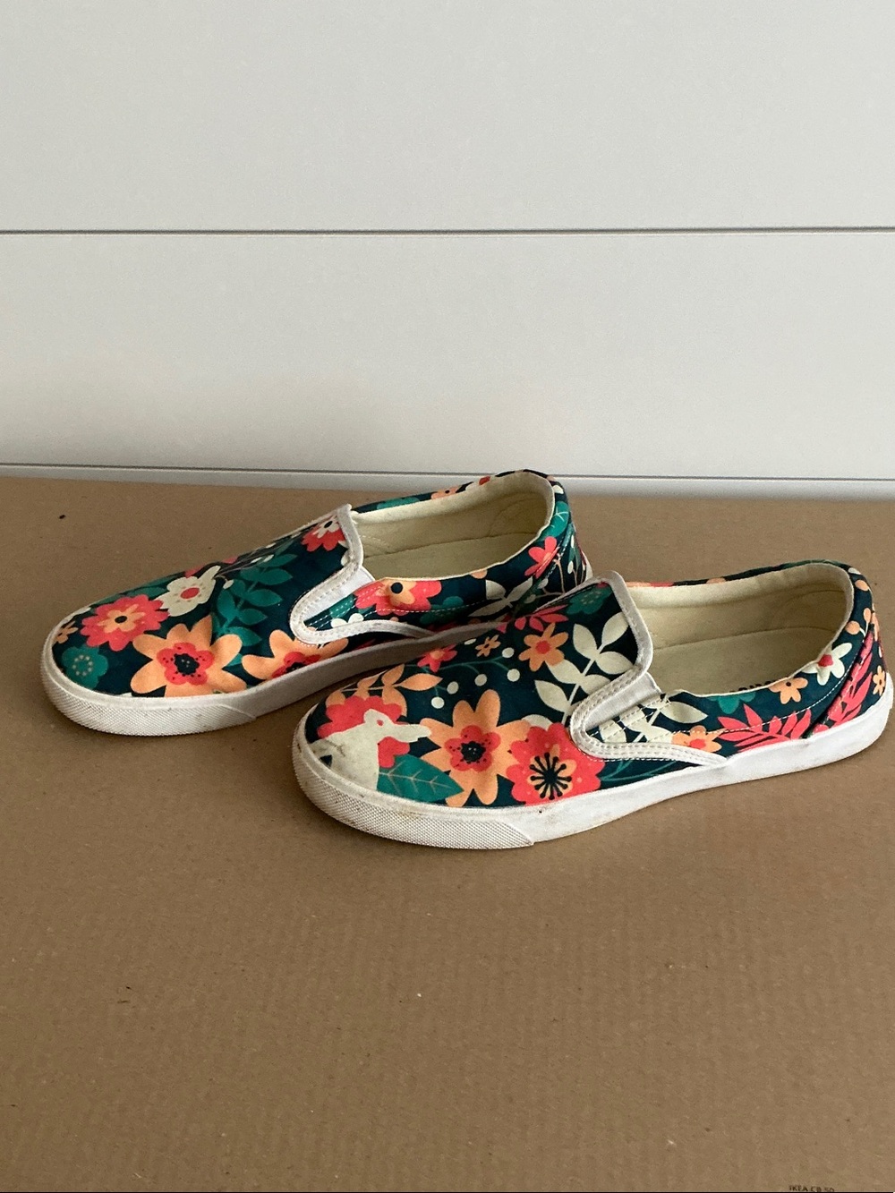 Men's Bucketfeet Floral Slip-On Canvas Shoes -  Size 9